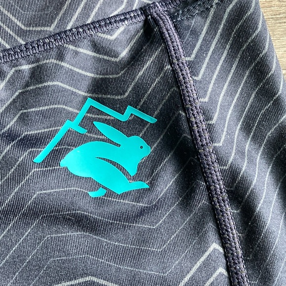 Rabbit Running Capris - Picture 3 of 8